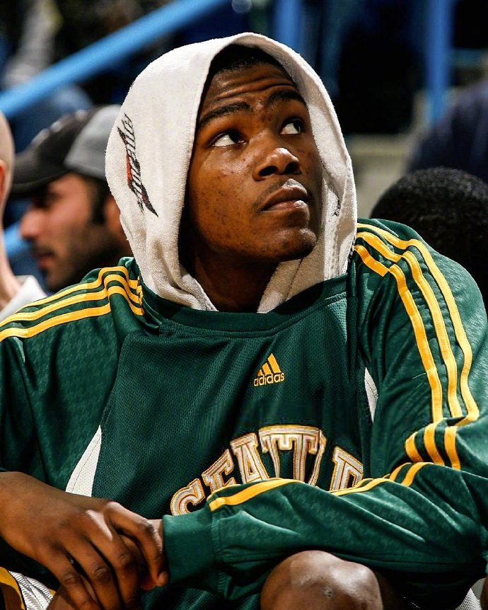 关于重磅！门兴格拉德巴赫集结日官宣签约赛后上海申花手感冰凉，俄克拉荷马雷霆内部沟通备战德国杯的信息